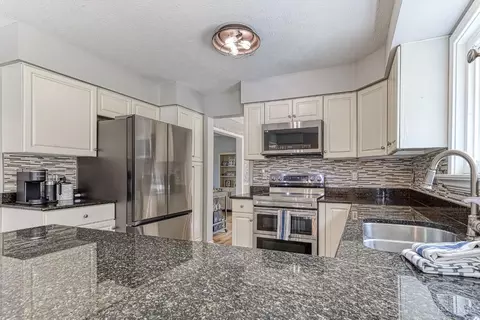Kitchen - 2325 Candlemakers Ln, Maineville, OH 45039 photo 3 of 4