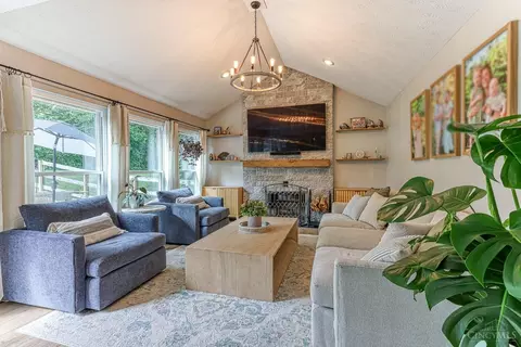 Living - 2325 Candlemakers Ln, Maineville, OH 45039 photo 3 of 3