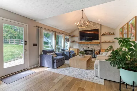Living - 2325 Candlemakers Ln, Maineville, OH 45039 photo 2 of 3