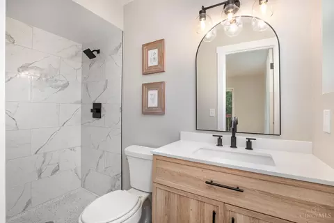 Bath - 4150 Timberpoint Dr, Cincinnati, OH 45247 photo 1 of 2