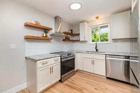 Kitchen - 4150 Timberpoint Dr, Cincinnati, OH 45247 photo 2 of 3