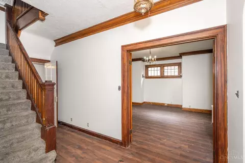 Entry Way - 1348 Covedale Ave, Cincinnati, OH 45238 photo 4 of 6