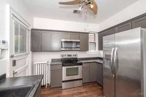 Kitchen - 1348 Covedale Ave, Cincinnati, OH 45238 photo 2 of 3