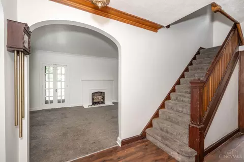 Entry Way - 1348 Covedale Ave, Cincinnati, OH 45238 photo 3 of 6