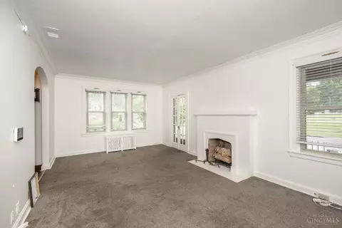 Living - 1348 Covedale Ave, Cincinnati, OH 45238 photo 2 of 5