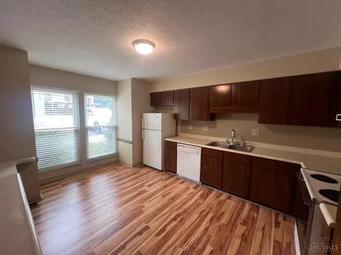 Kitchen - 7260 Galbraith Rd, Cincinnati, OH 45243 photo 1 of 2