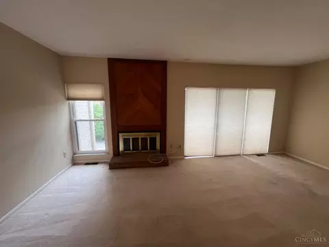 Living - 7260 Galbraith Rd, Cincinnati, OH 45243 photo 4 of 5