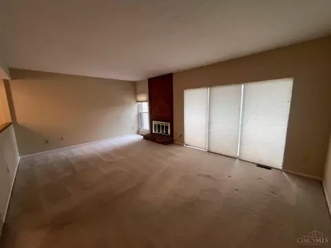 Living - 7260 Galbraith Rd, Cincinnati, OH 45243 photo 3 of 5