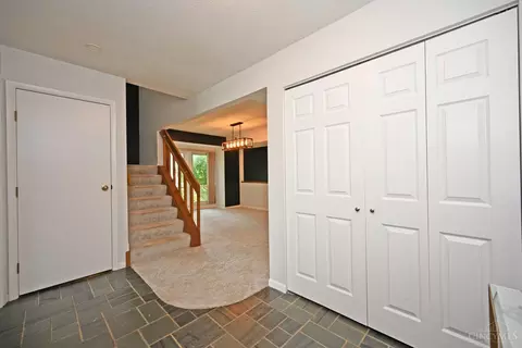 Entry Way - 7284 Galbraith Rd, Cincinnati, OH 45243 photo 2 of 6