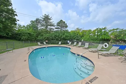 Exterior - 7284 Galbraith Rd, Cincinnati, OH 45243 photo 14 of 15