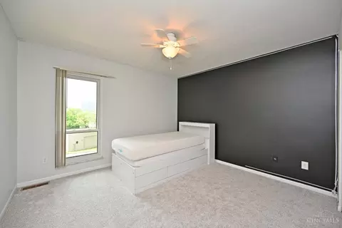 Bedroom - 7284 Galbraith Rd, Cincinnati, OH 45243 photo 4 of 6