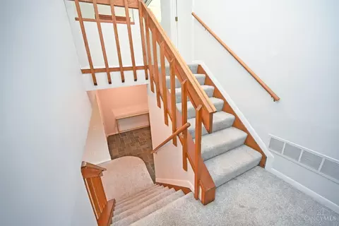 Entry Way - 7284 Galbraith Rd, Cincinnati, OH 45243 photo 3 of 6