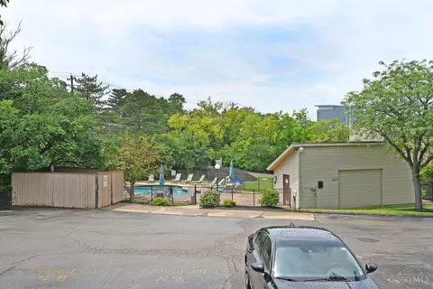 Exterior - 7284 Galbraith Rd, Cincinnati, OH 45243 photo 4 of 15