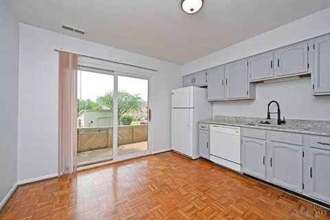 Kitchen - 7284 Galbraith Rd, Cincinnati, OH 45243 photo 1 of 5
