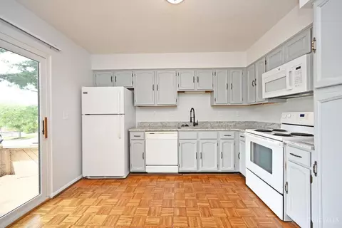 Kitchen - 7284 Galbraith Rd, Cincinnati, OH 45243 photo 3 of 5