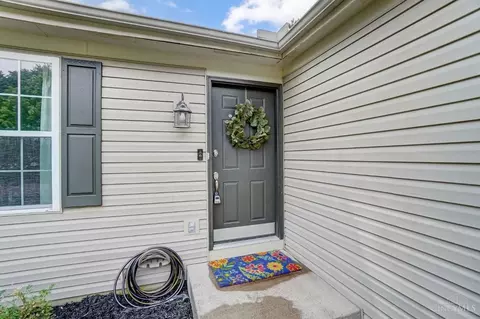 735 Weeping Willow Ln, Hamilton Township, OH 45039 photo 2