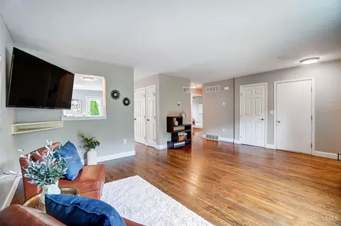 735 Weeping Willow Ln, Hamilton Township, OH 45039 photo 5