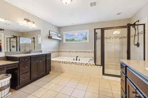 Bath - 8629 Doris Pl, Cleves, OH 45002 photo 2 of 4