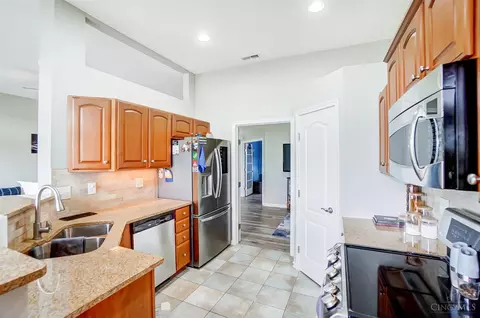 7876 Bridge Point Dr, Cincinnati, OH 45248 photo 17