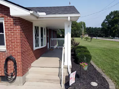 Exterior - 3781 Eaton Rd, Hamilton, OH 45013 photo 3 of 11