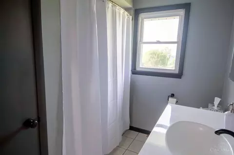 Bath - 3781 Eaton Rd, Hamilton, OH 45013 photo 1 of 1