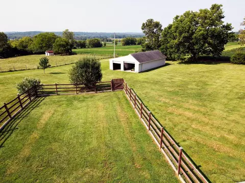 Exterior - 3781 Eaton Rd, Hamilton, OH 45013 photo 7 of 11