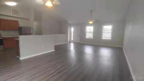 Living - 960 Golfview Dr, Hamilton, OH 45013 photo 1 of 4