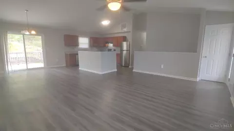 Living - 960 Golfview Dr, Hamilton, OH 45013 photo 2 of 4
