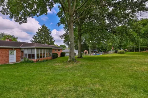 Exterior - 5521 Pinecrest Dr, Cincinnati, OH 45238 photo 5 of 11
