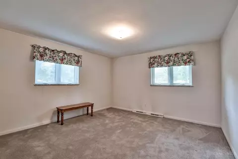 Bedroom - 5521 Pinecrest Dr, Cincinnati, OH 45238 photo 1 of 5