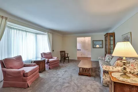 Living - 5521 Pinecrest Dr, Cincinnati, OH 45238 photo 2 of 5