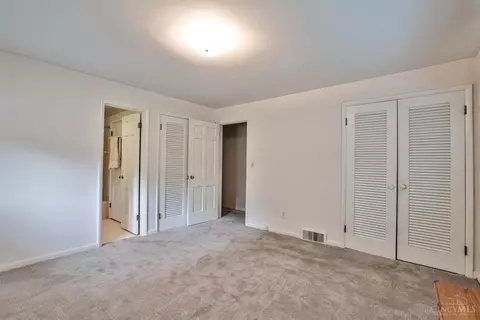 Bedroom - 5521 Pinecrest Dr, Cincinnati, OH 45238 photo 2 of 5