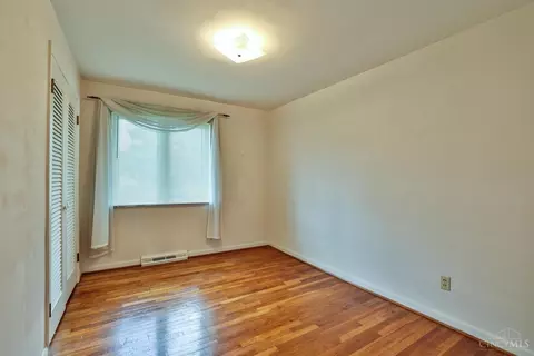 Bedroom - 5521 Pinecrest Dr, Cincinnati, OH 45238 photo 4 of 5