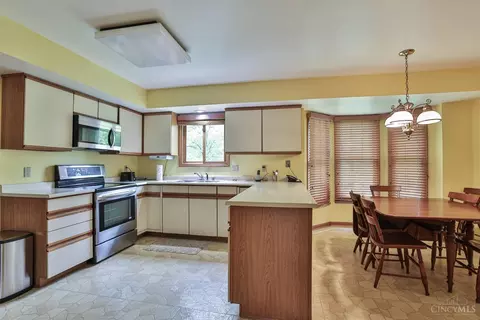 7875 Sagamore Dr, Cincinnati, OH 45236 photo 13