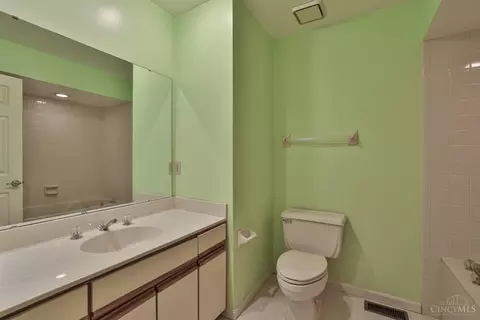 7875 Sagamore Dr, Cincinnati, OH 45236 photo 26