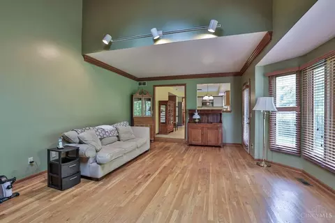 7875 Sagamore Dr, Cincinnati, OH 45236 photo 8