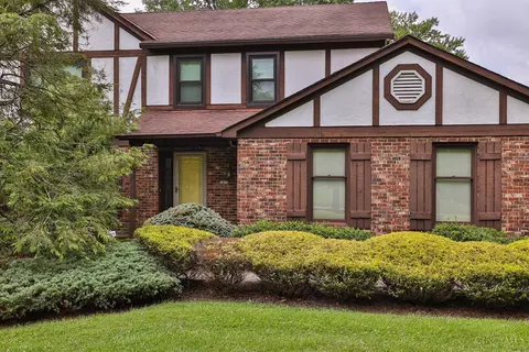 7875 Sagamore Dr, Cincinnati, OH 45236 photo 2