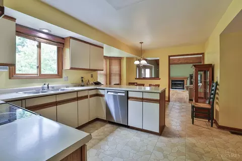 7875 Sagamore Dr, Cincinnati, OH 45236 photo 14