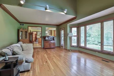 7875 Sagamore Dr, Cincinnati, OH 45236 photo 7