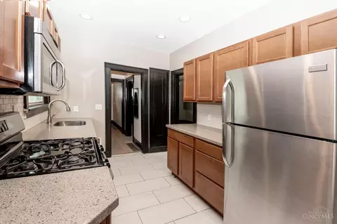 Kitchen - 429 Wilkinson St, Cincinnati, OH 45206 photo 2 of 2