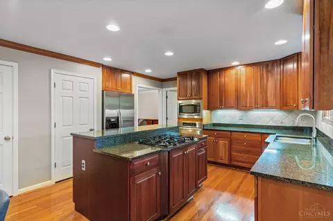 8443 Greenleaf Dr, Cincinnati, OH 45255 photo 11