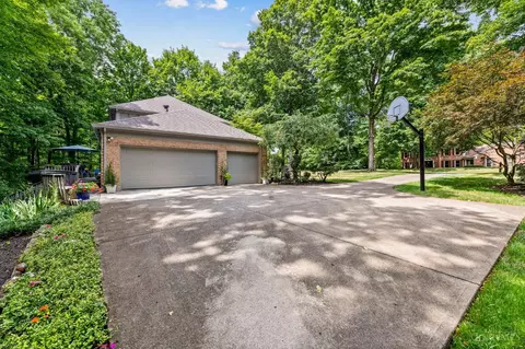 8443 Greenleaf Dr, Cincinnati, OH 45255 photo 3