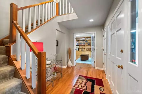8443 Greenleaf Dr, Cincinnati, OH 45255 photo 5