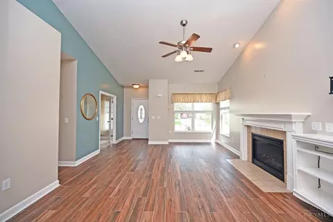 Living - 4274 Gensen Loop, Cincinnati, OH 45245 photo 3 of 5