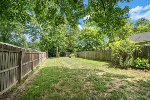 Exterior - 3764 Drake Ave, Cincinnati, OH 45209 photo 9 of 10
