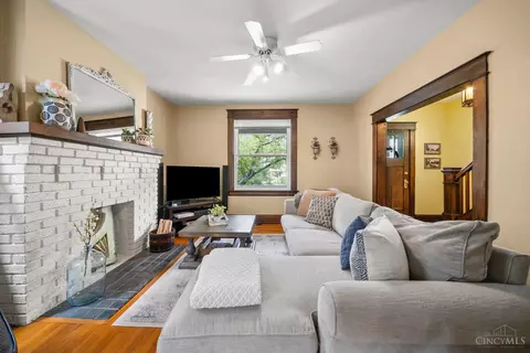 Living - 3764 Drake Ave, Cincinnati, OH 45209 photo 1 of 2