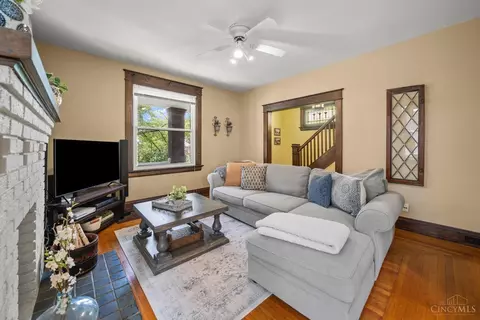 Living - 3764 Drake Ave, Cincinnati, OH 45209 photo 2 of 2