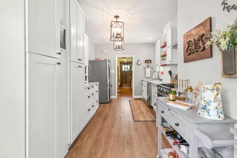 Entry Way - 3764 Drake Ave, Cincinnati, OH 45209 photo 2 of 2