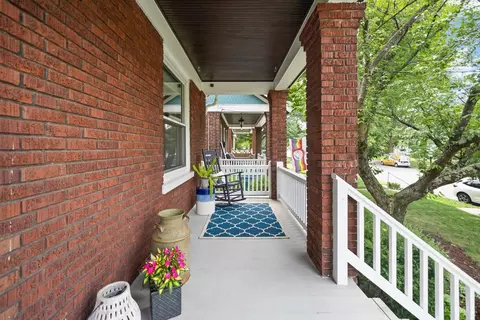 Exterior - 3764 Drake Ave, Cincinnati, OH 45209 photo 3 of 10