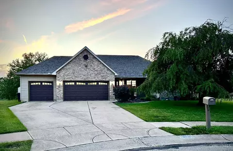 613 St James Pl, Trenton, OH 45067